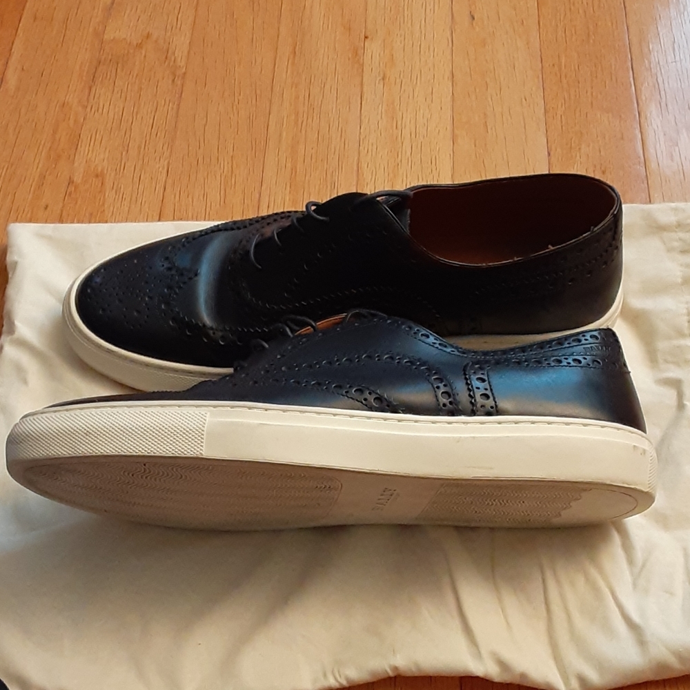 Low top sneaker - Picture 2 of 8